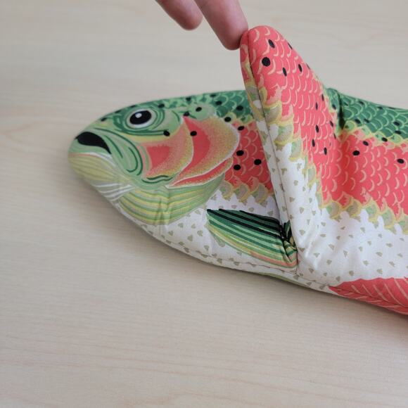 VTG Kitsch Fish Oven Mitt - Picture 5 of 7